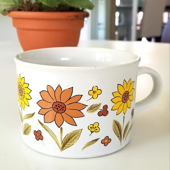 Vintage Floral Mug From 1982 - Picture 1 of 5
